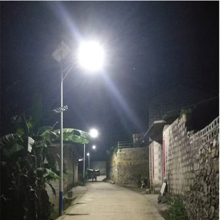 太陽(yáng)能路燈不亮大都是蓄電池報(bào)廢--太陽(yáng)能路燈維修怎樣選擇蓄電池呢？